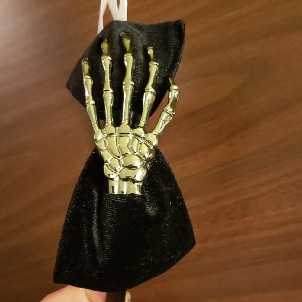 $4 with bundle! Icing Skeleton Hand Headband